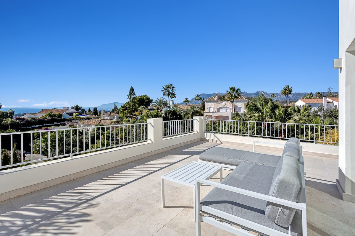 4 Bedroom Villa in Marbella - Photo 35