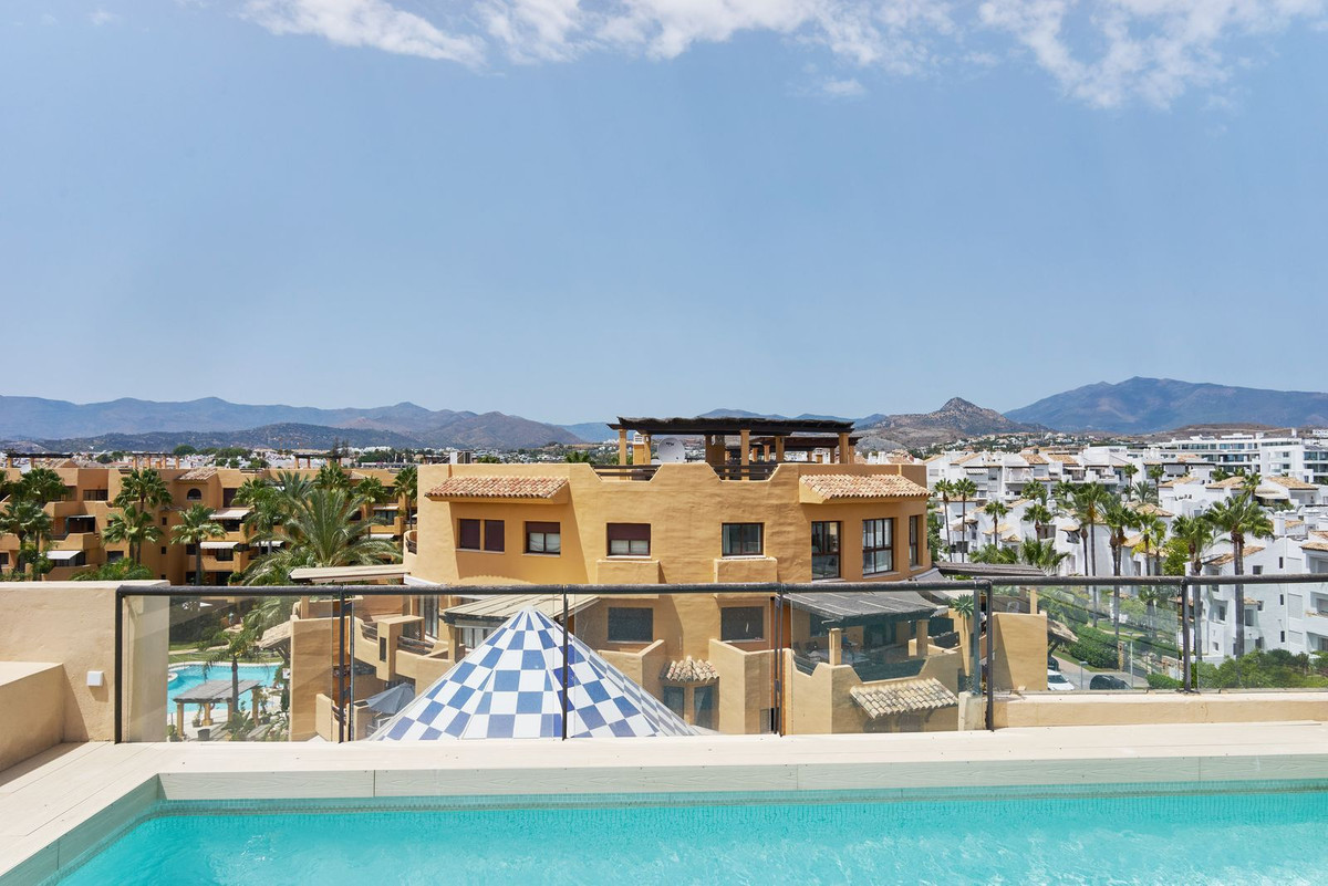 3 Bedroom Penthouse in Estepona - Photo 49