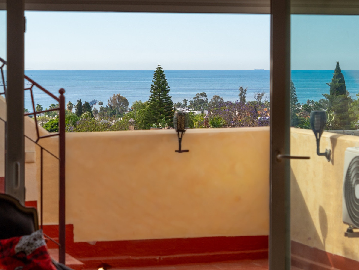 1 Bedroom Penthouse in Estepona - Photo 26