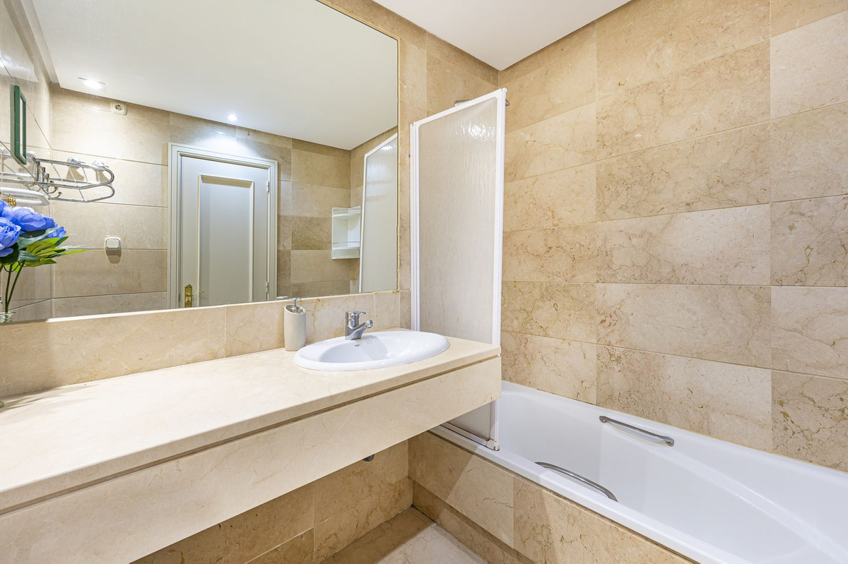 2 Bedroom Apartment in Marbella - Photo 15