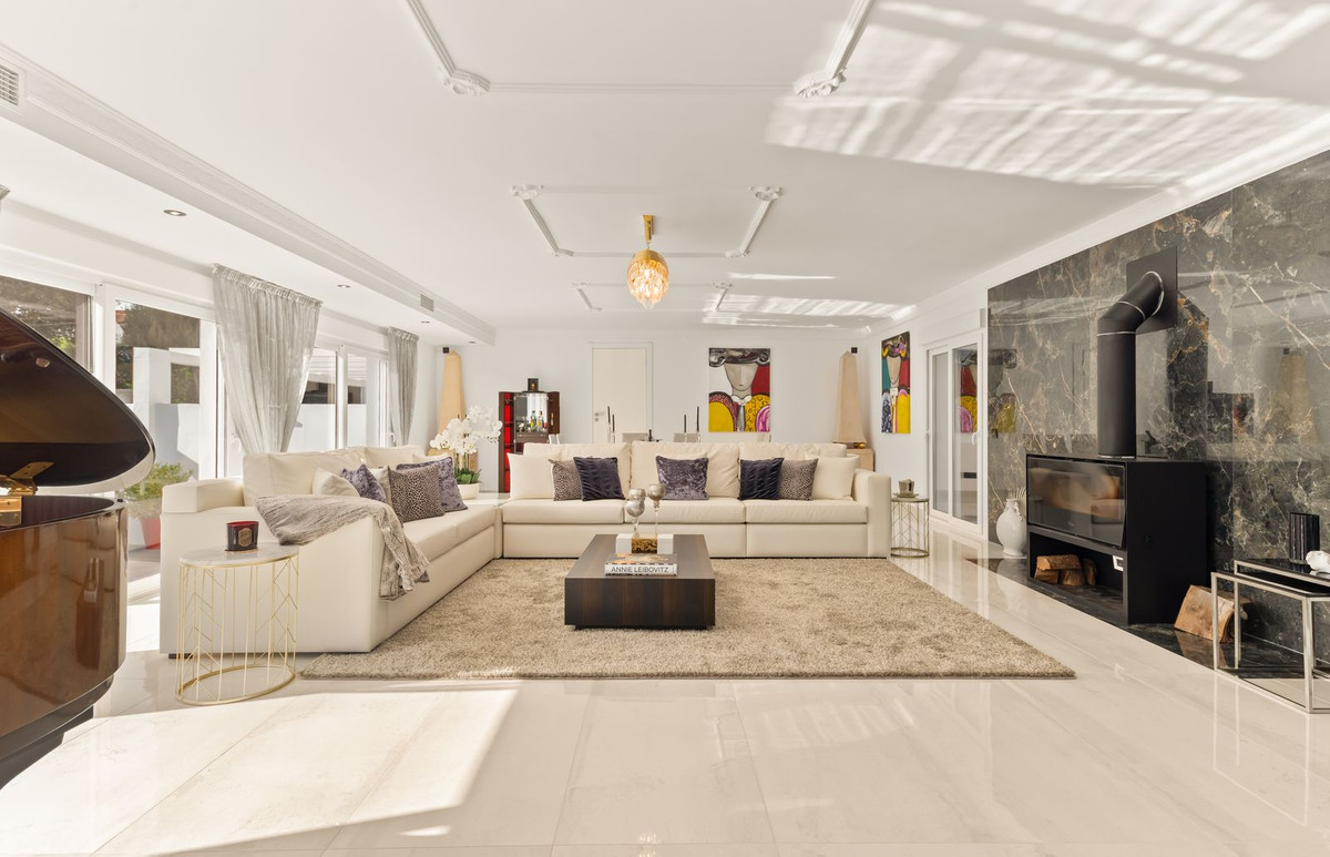 6 Bedroom Villa in Estepona - Photo 14