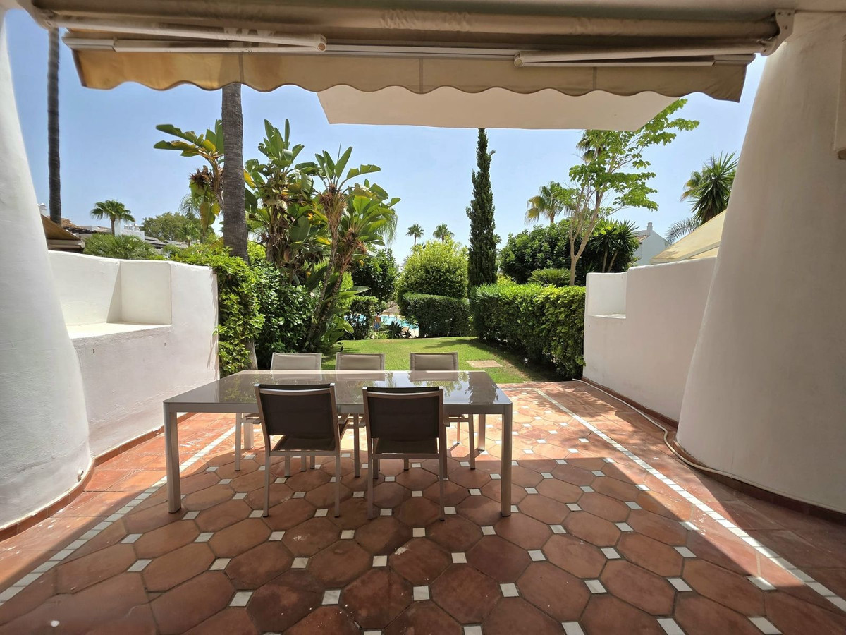3 Bedroom Townhouse in Estepona - Photo 2
