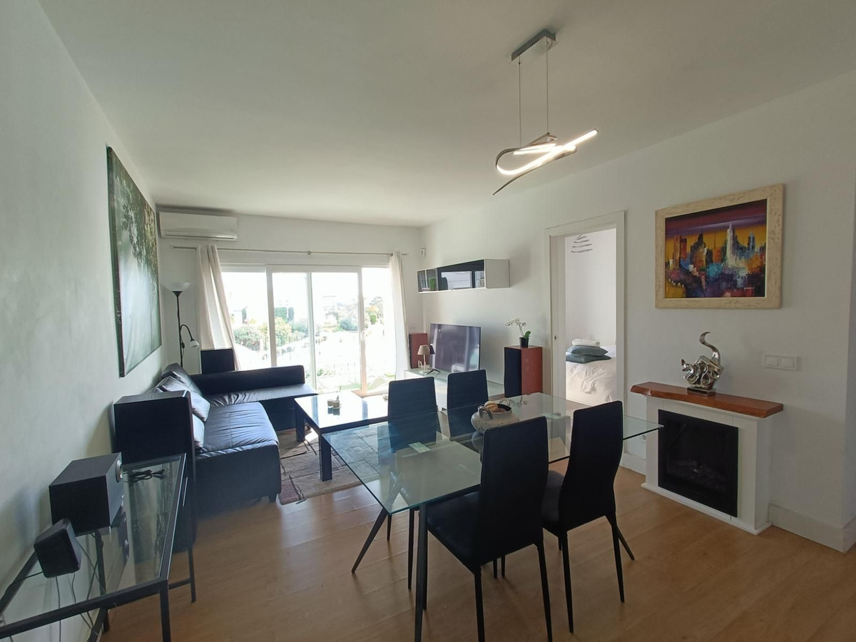 2 Bedroom Apartment in Estepona - Photo 13