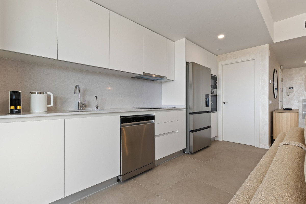 1 Bedroom Apartment in Torremolinos - Photo 14