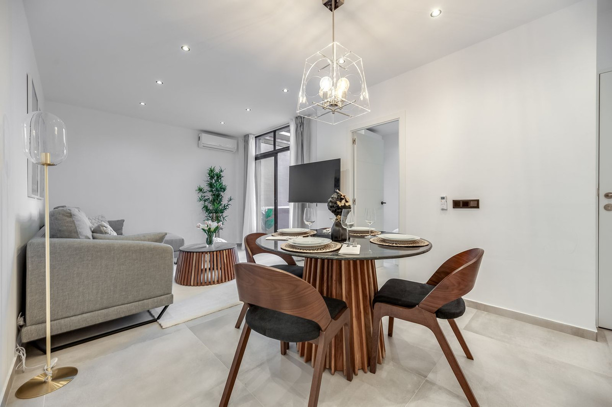 5 Bedroom Apartment in Estepona - Photo 9