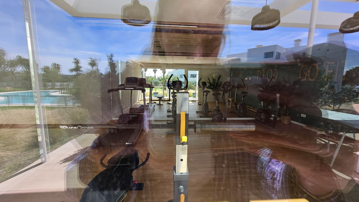 2 Bedroom Apartment in Estepona - Photo 52
