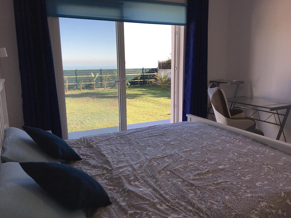 4 Bedroom Villa in Estepona - Photo 31