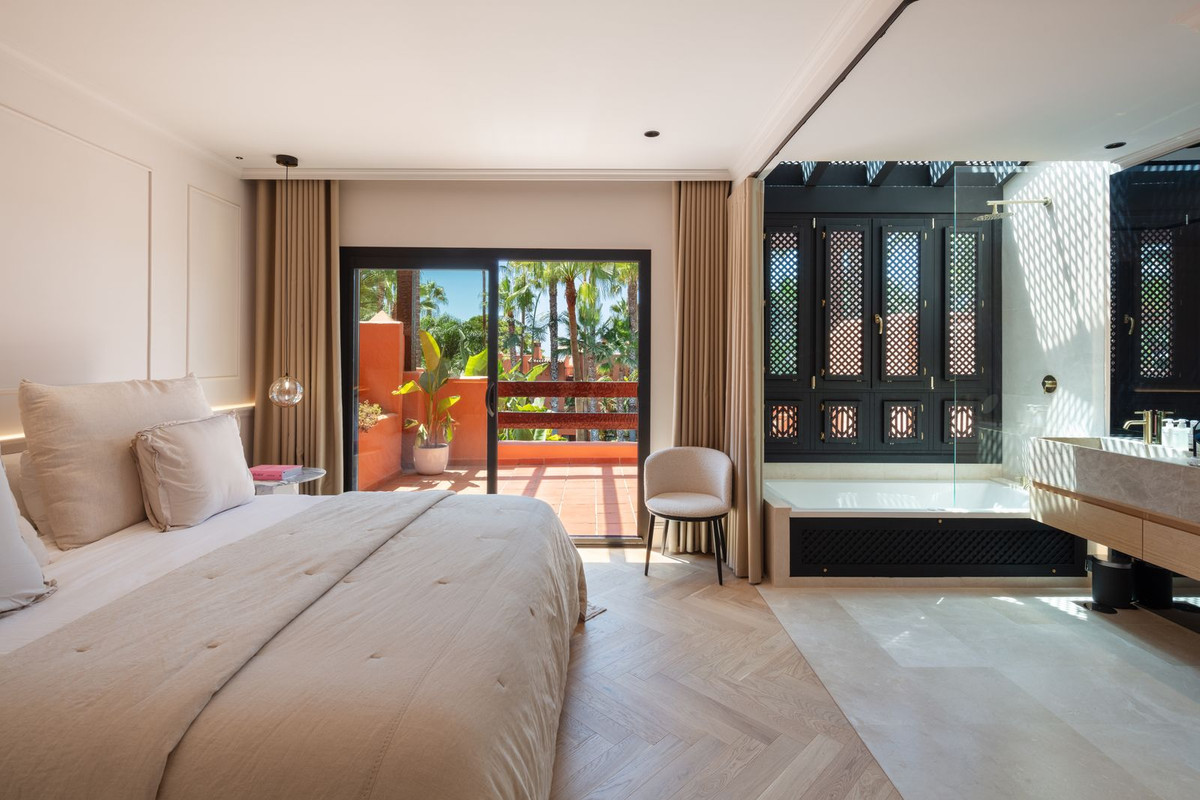 4 Bedroom Townhouse in Marbella - Photo 16