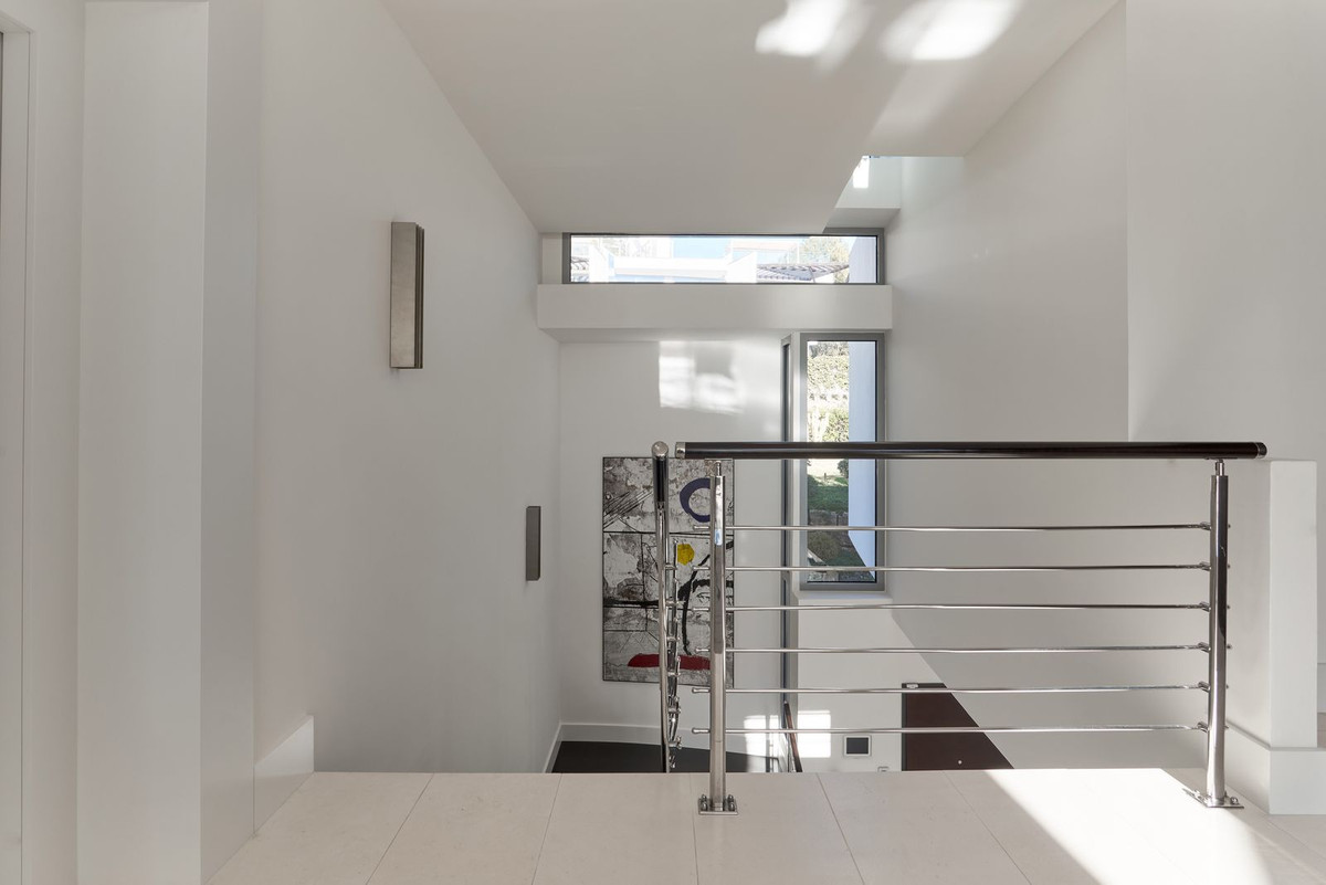 4 Bedroom Villa in Marbella - Photo 39