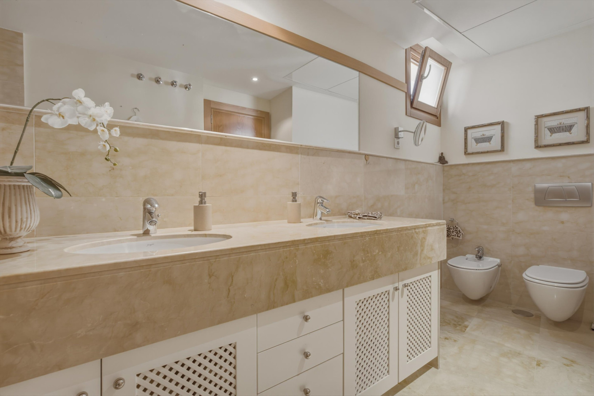 3 Bedroom Apartment in Marbella - Photo 24