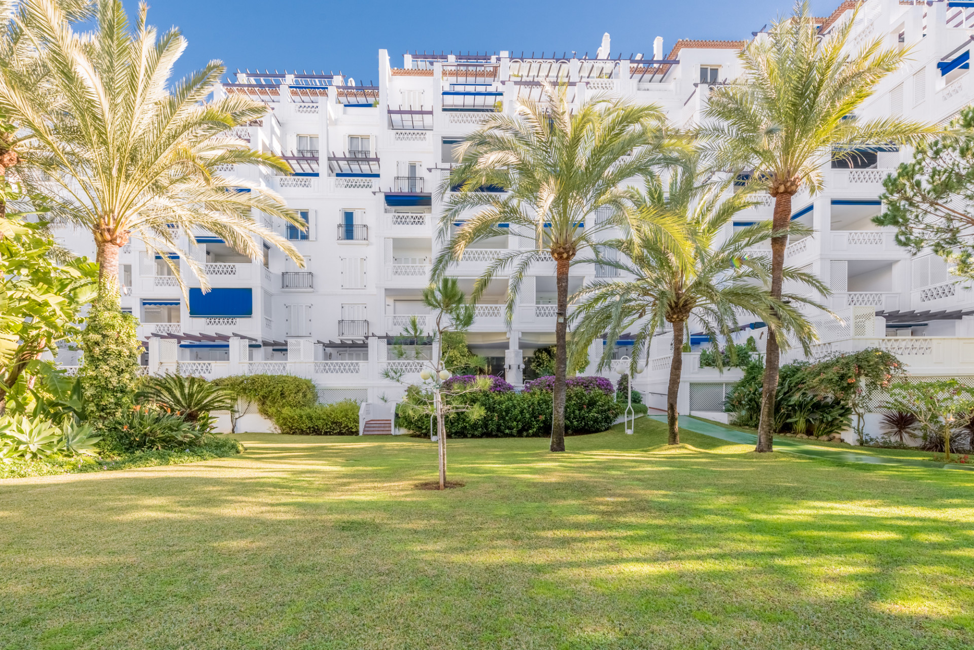 2 Bedroom Apartment in Marbella - Photo 4