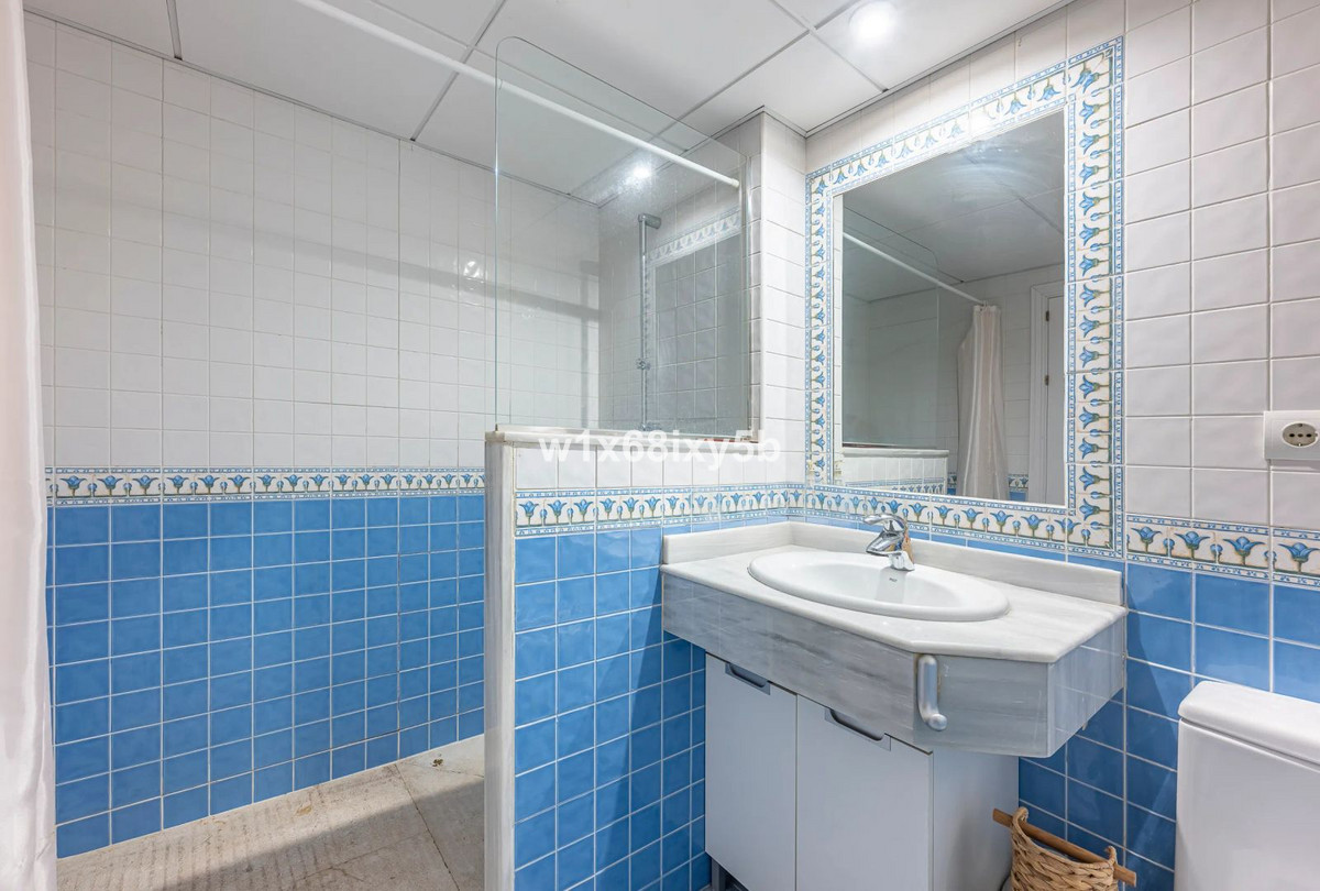 2 Bedroom Apartment in San Pedro de Alcántara - Photo 17
