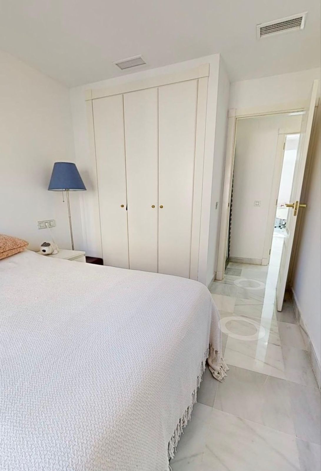 4 Bedroom Apartment in Estepona - Photo 11
