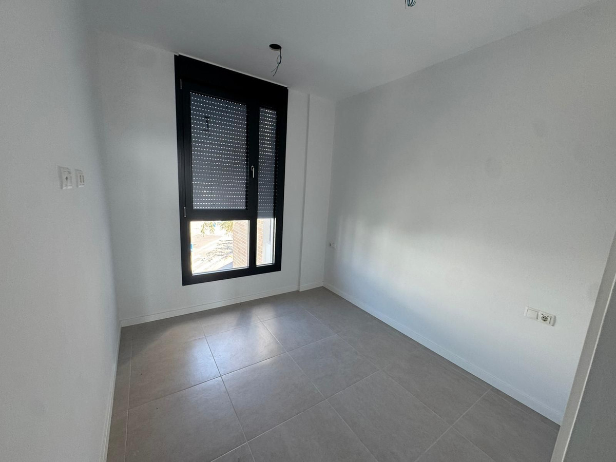 2 Bedroom Penthouse in Estepona - Photo 11