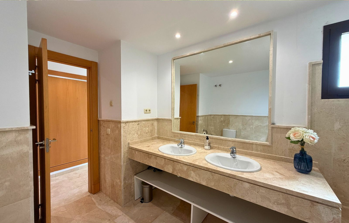 3 Bedroom Apartment in Casares - Photo 25