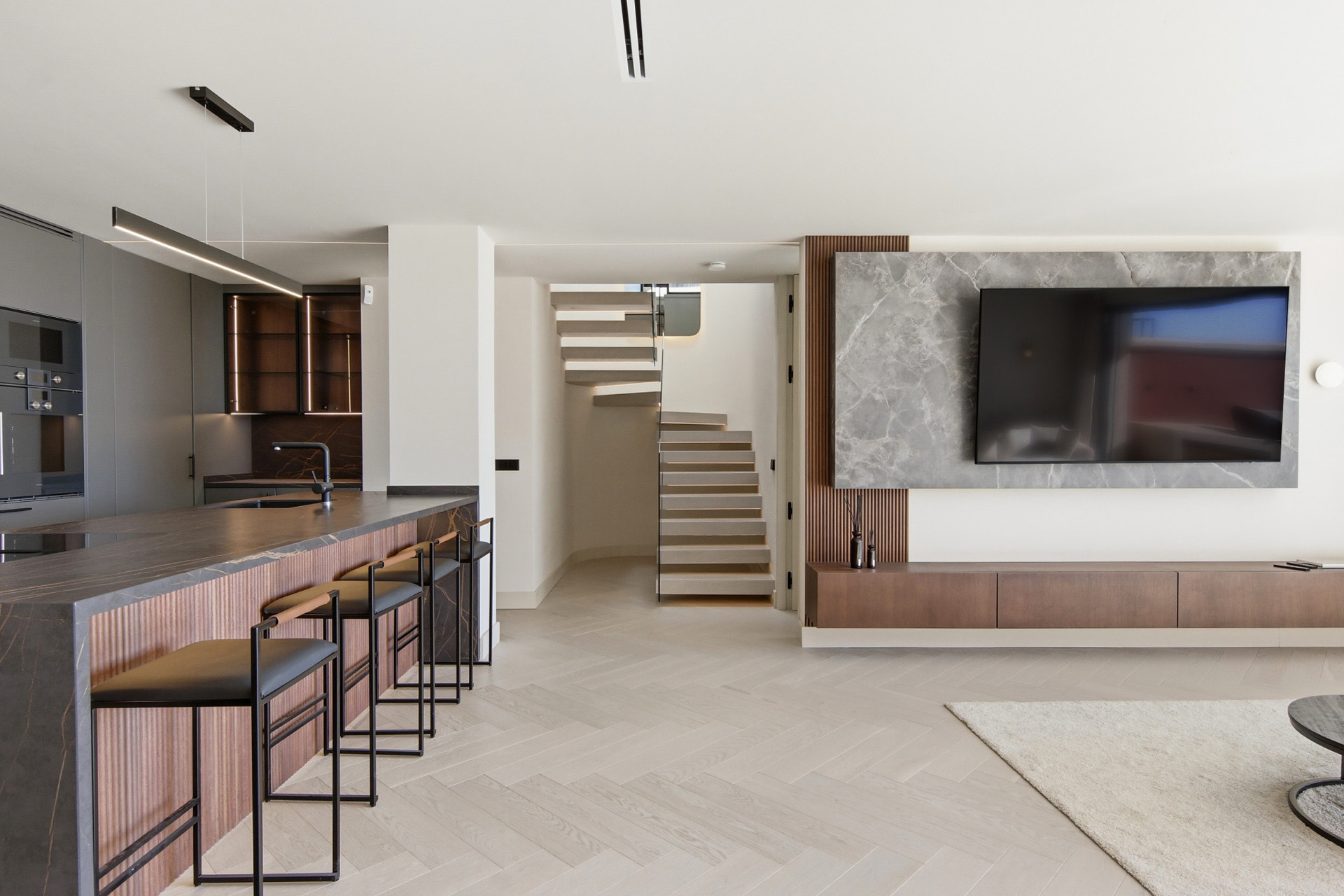 4 Bedroom Penthouse in Benahavís - Photo 5