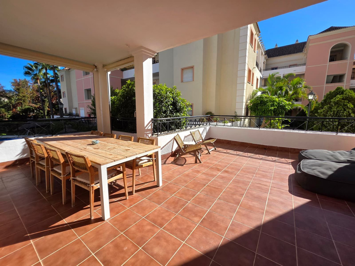 3 Bedroom Apartment in Marbella - Photo 5