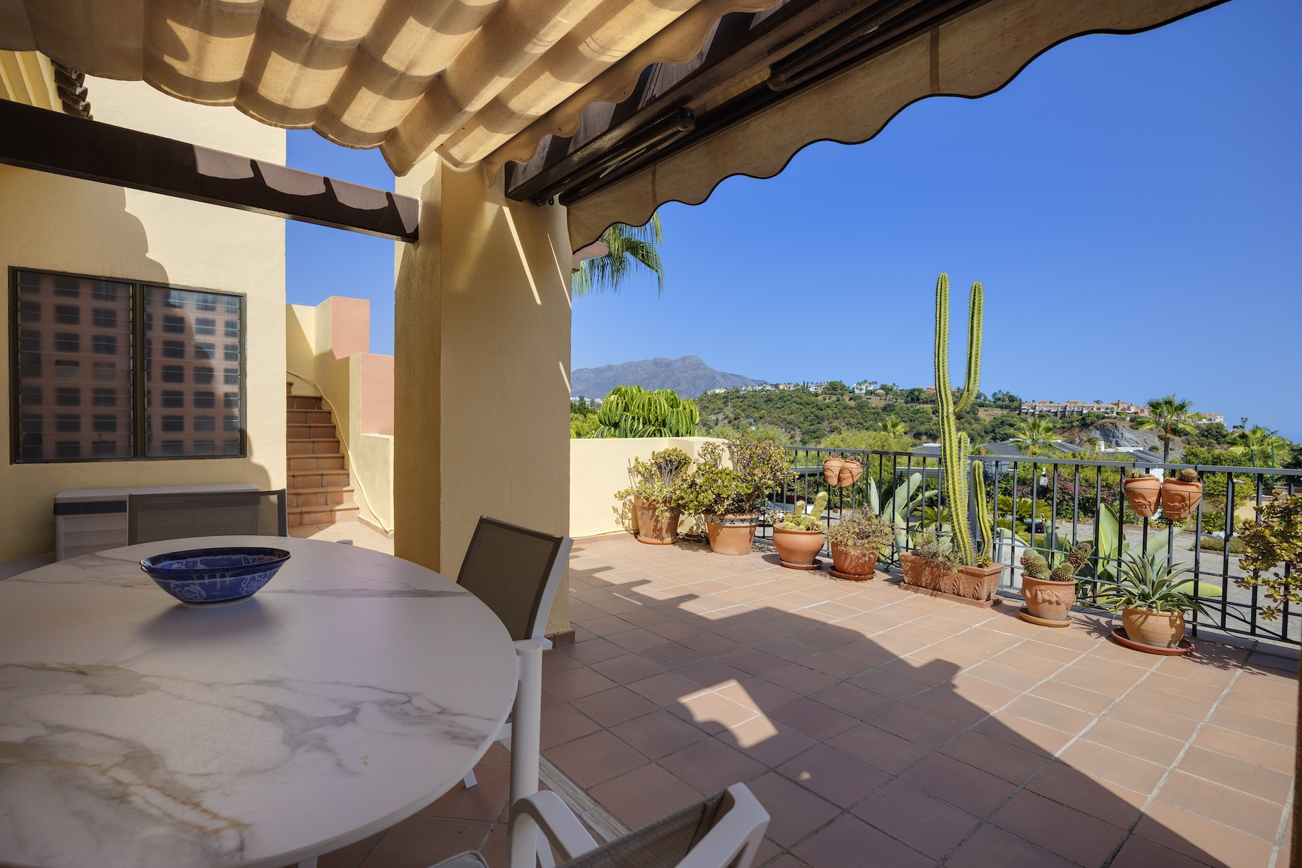 3 Bedroom Penthouse in Benahavís - Photo 11