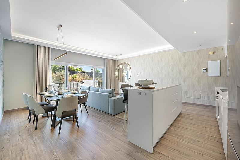3 Bedroom Apartment in Benahavís - Photo 2