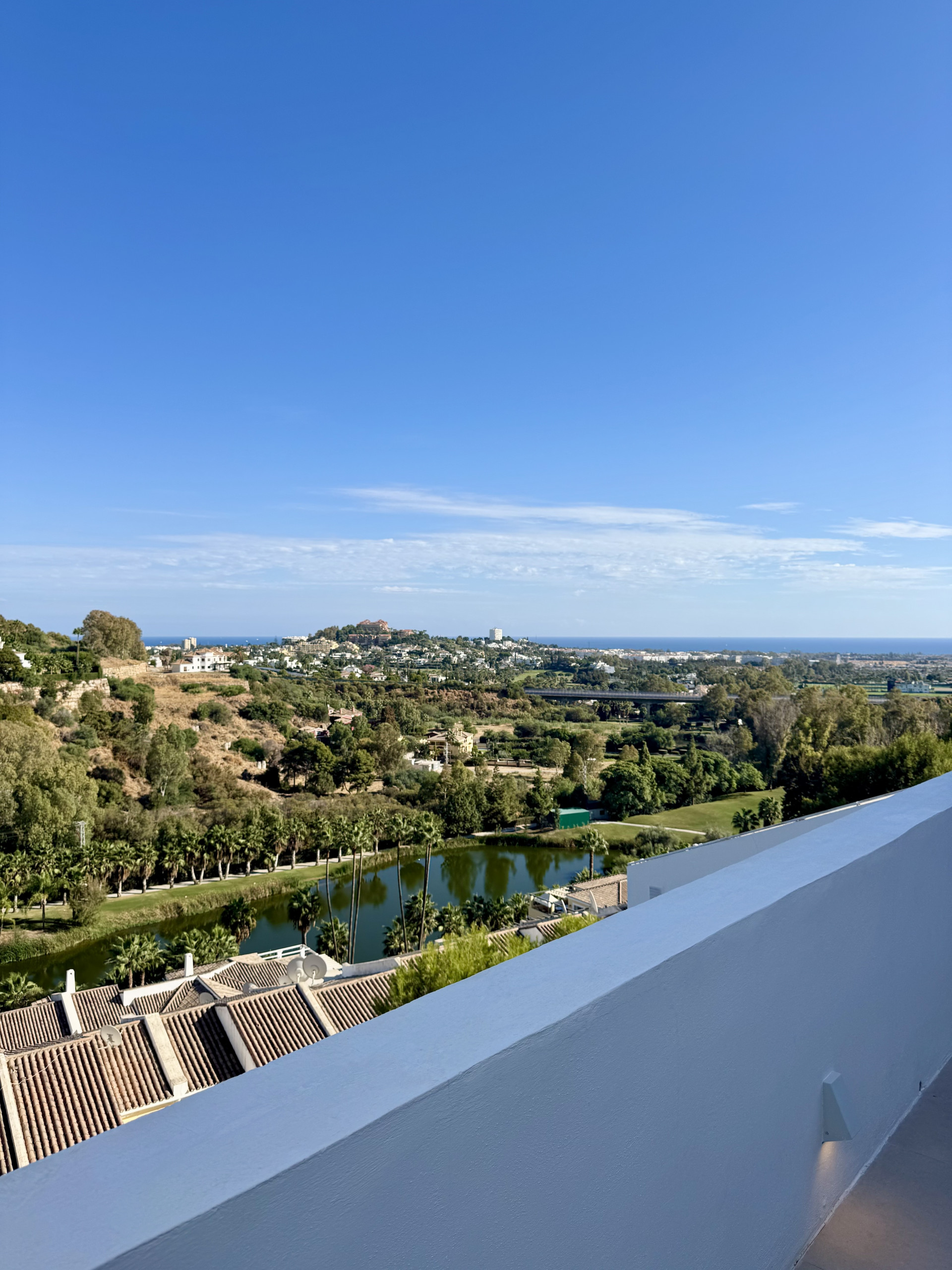 3 Bedroom Penthouse in Benahavís - Photo 39