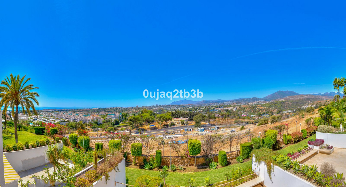 3 Bedroom Apartment in Marbella - Photo 25