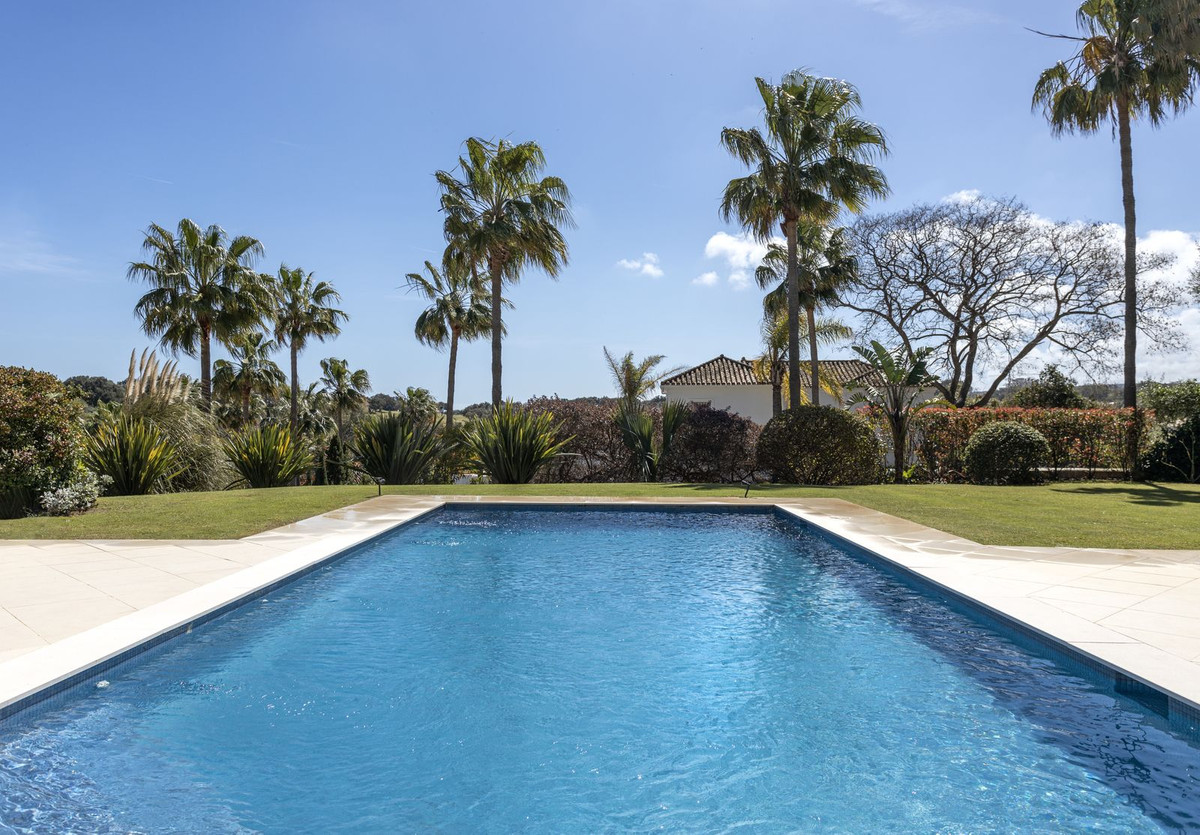 5 Bedroom Villa in San Roque - Photo 7