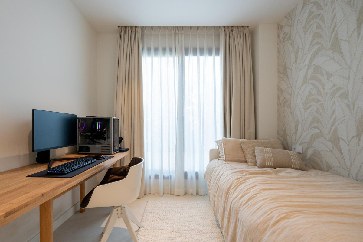 3 Bedroom Apartment in Fuengirola - Photo 25