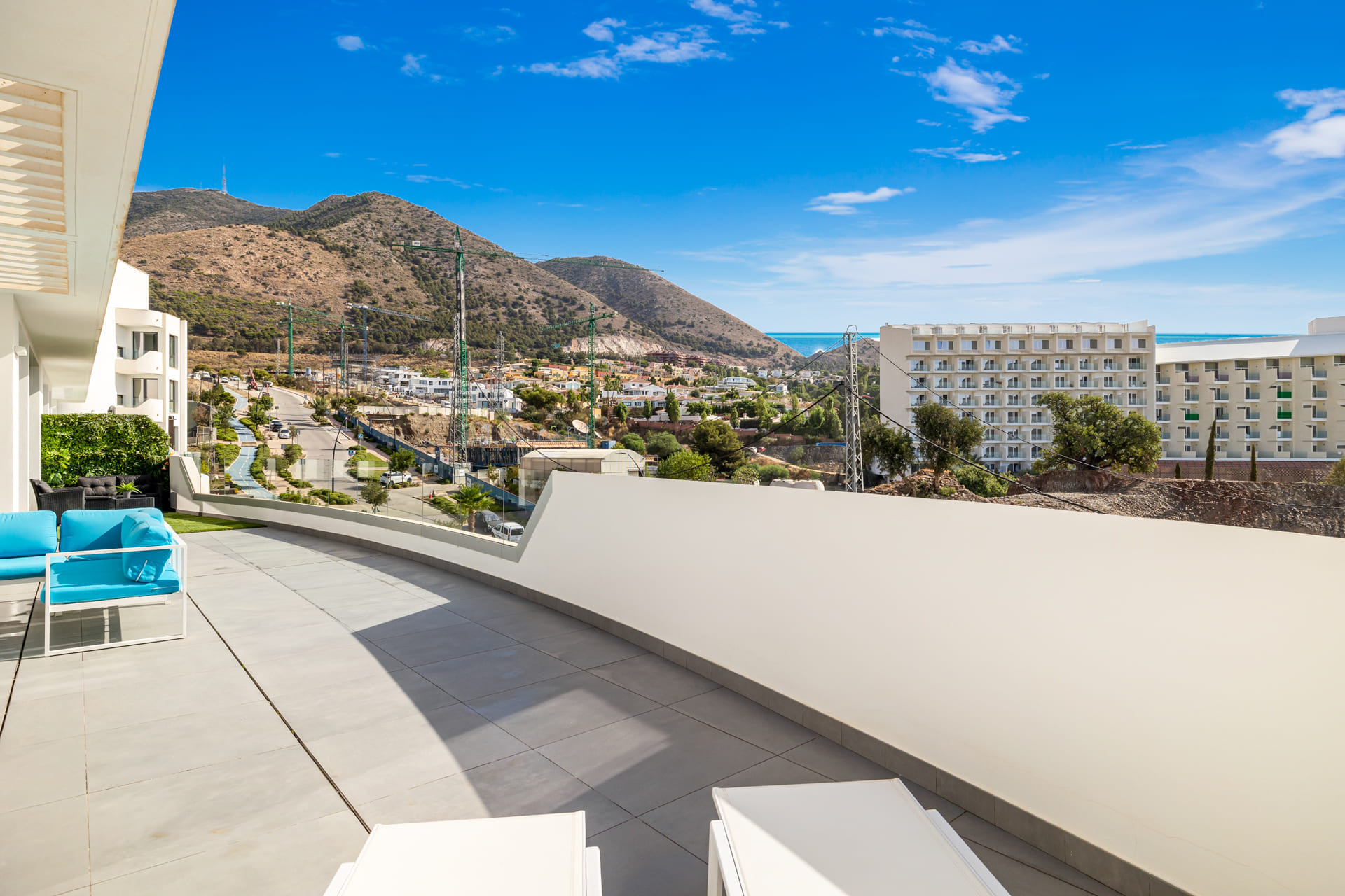 2 Bedroom Penthouse in Benalmádena - Photo 6