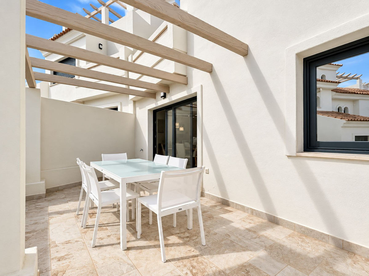3 Bedroom Townhouse in Estepona - Photo 8