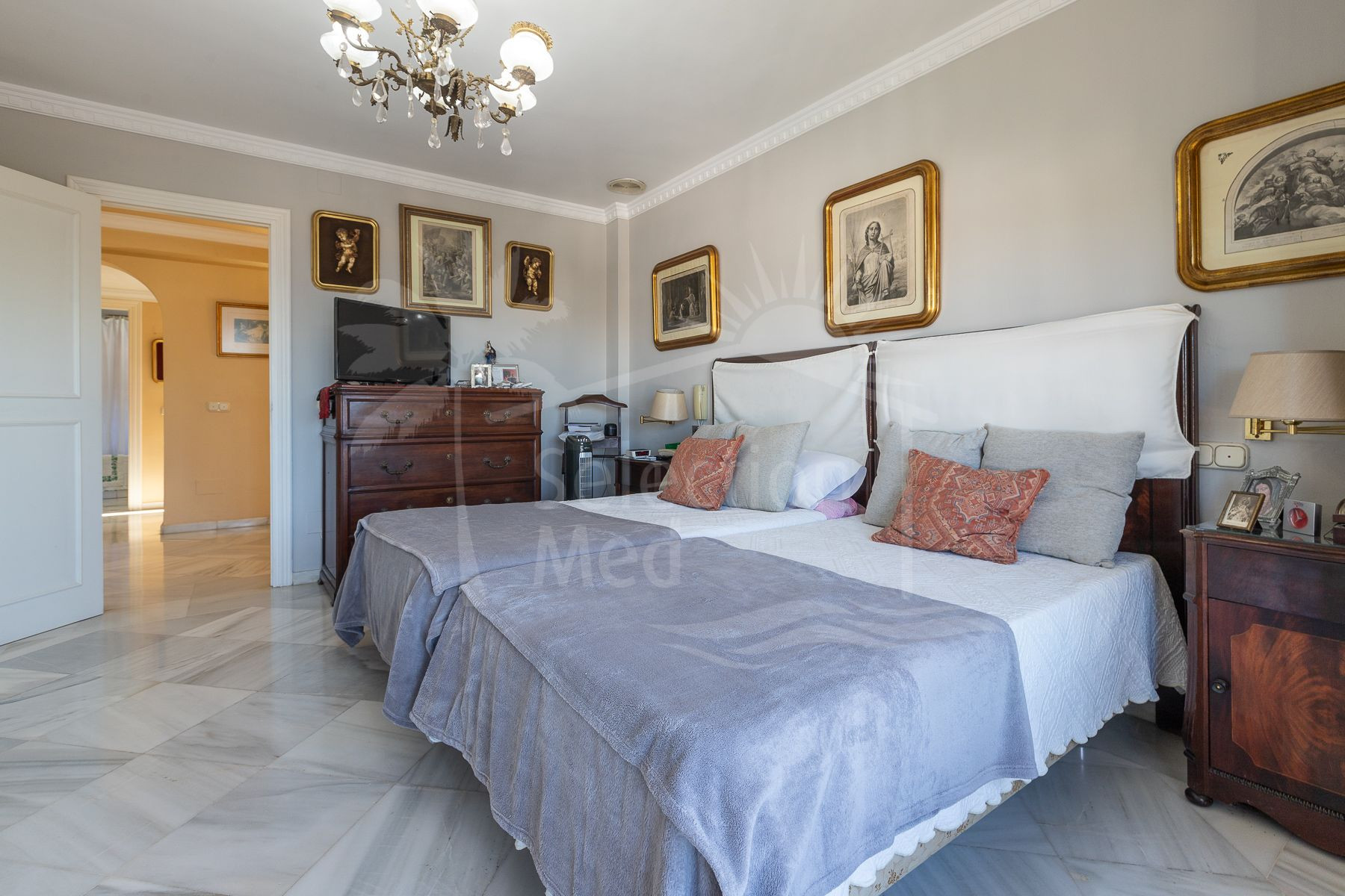 6 Bedroom Villa in Estepona - Photo 19