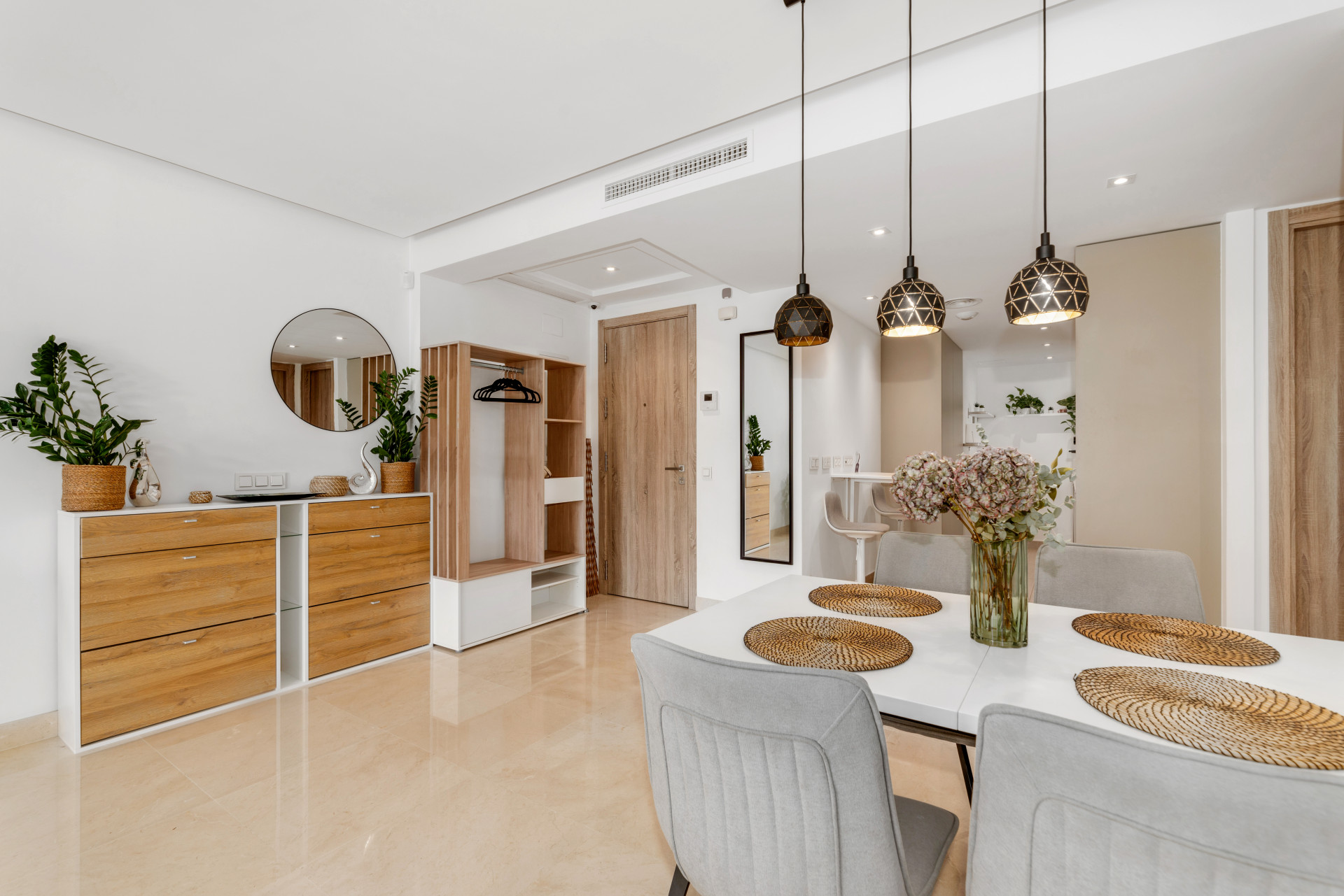 2 Bedroom Apartment in Marbella - Photo 4