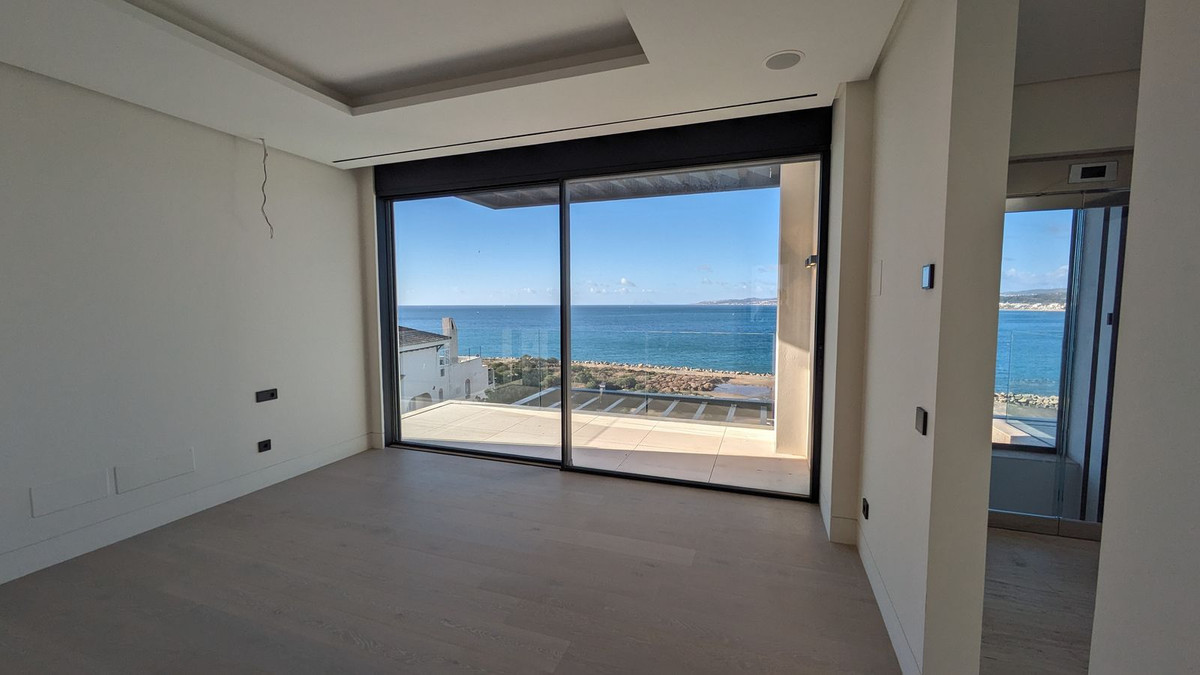 3 Bedroom Penthouse in Estepona - Photo 26
