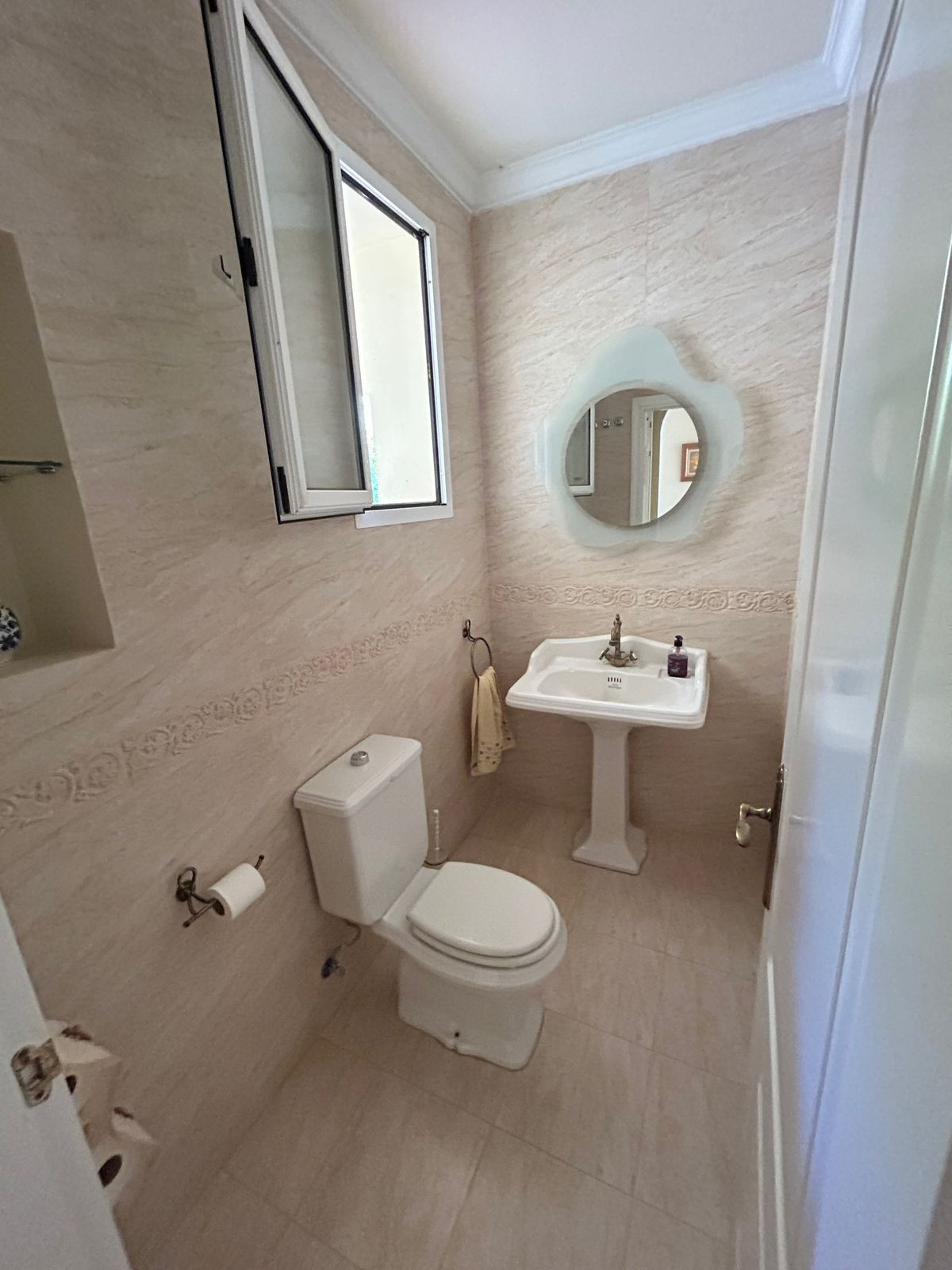 7 Bedroom Villa in Estepona - Photo 24
