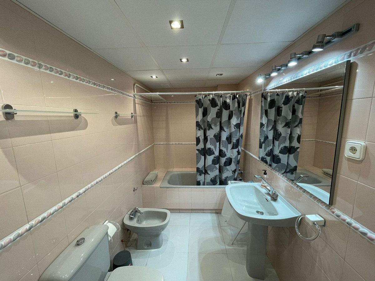 5 Bedroom Apartment in Marbella - Photo 12