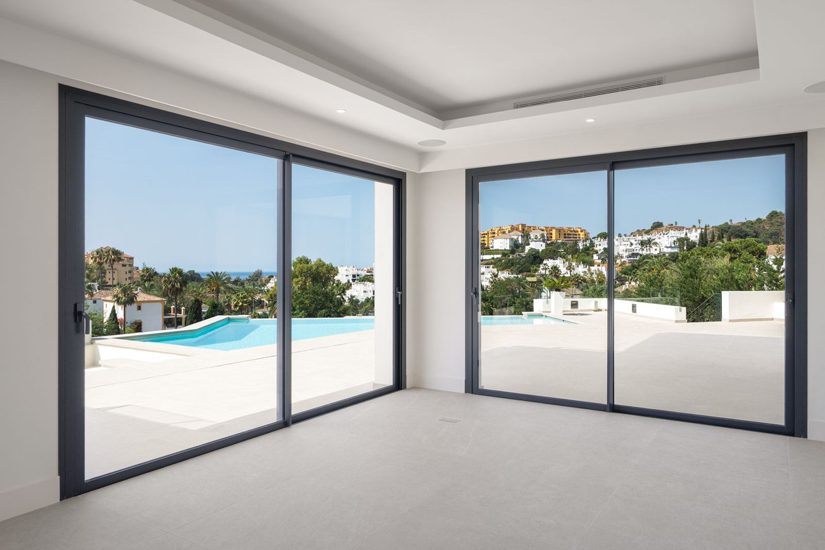 4 Bedroom Villa in Estepona - Photo 5