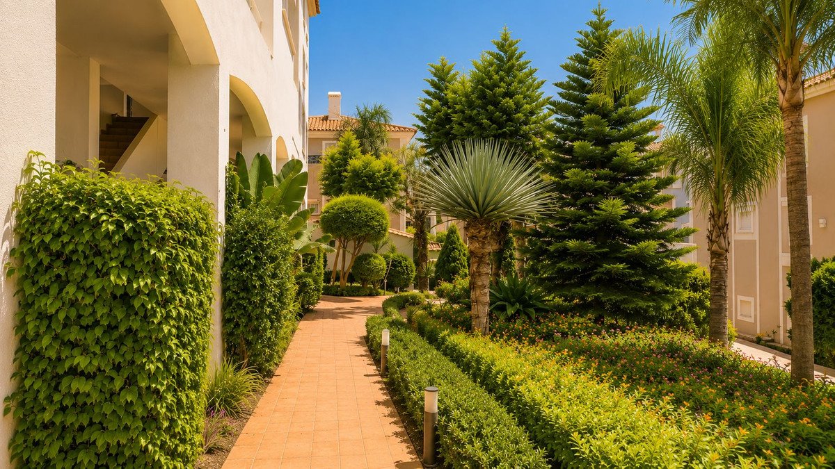 2 Bedroom Apartment in Estepona - Photo 26