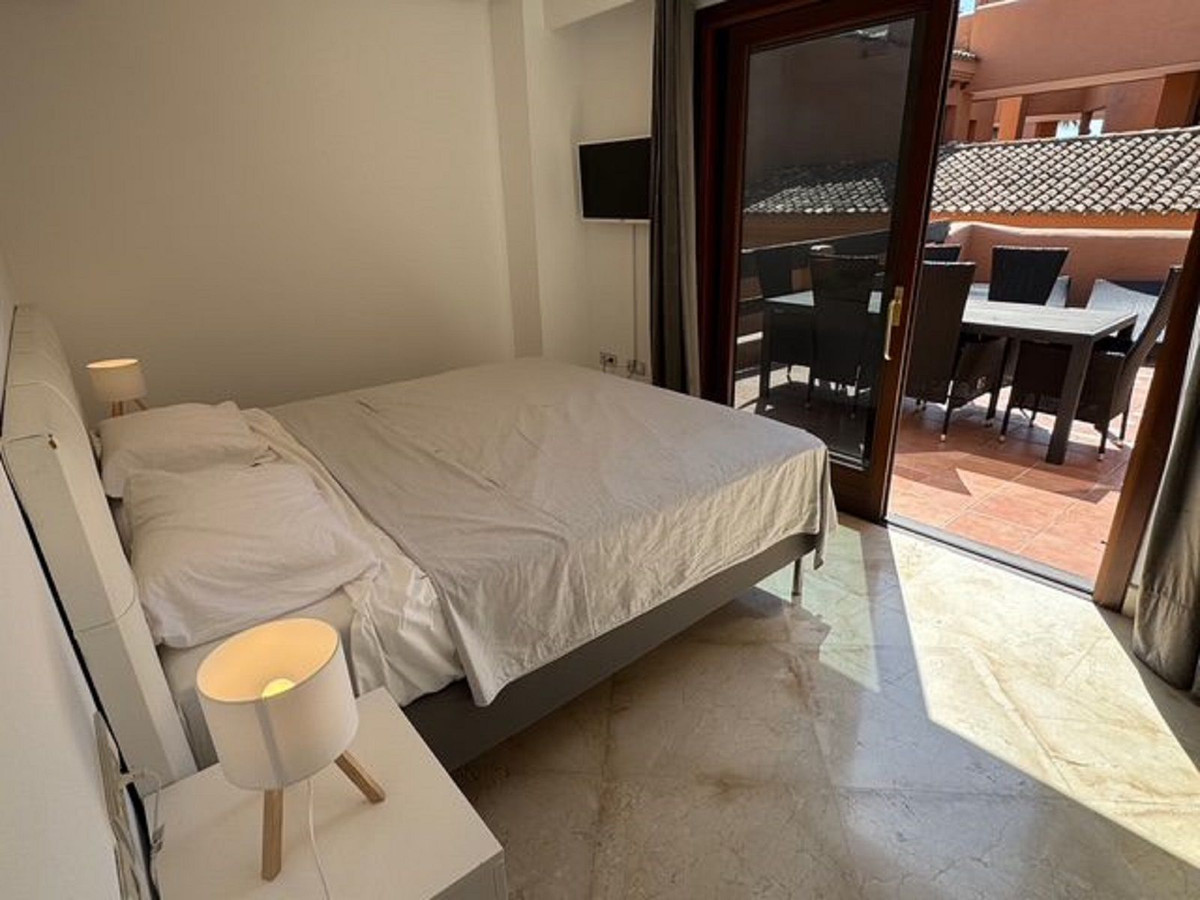2 Bedroom Apartment in Estepona - Photo 17