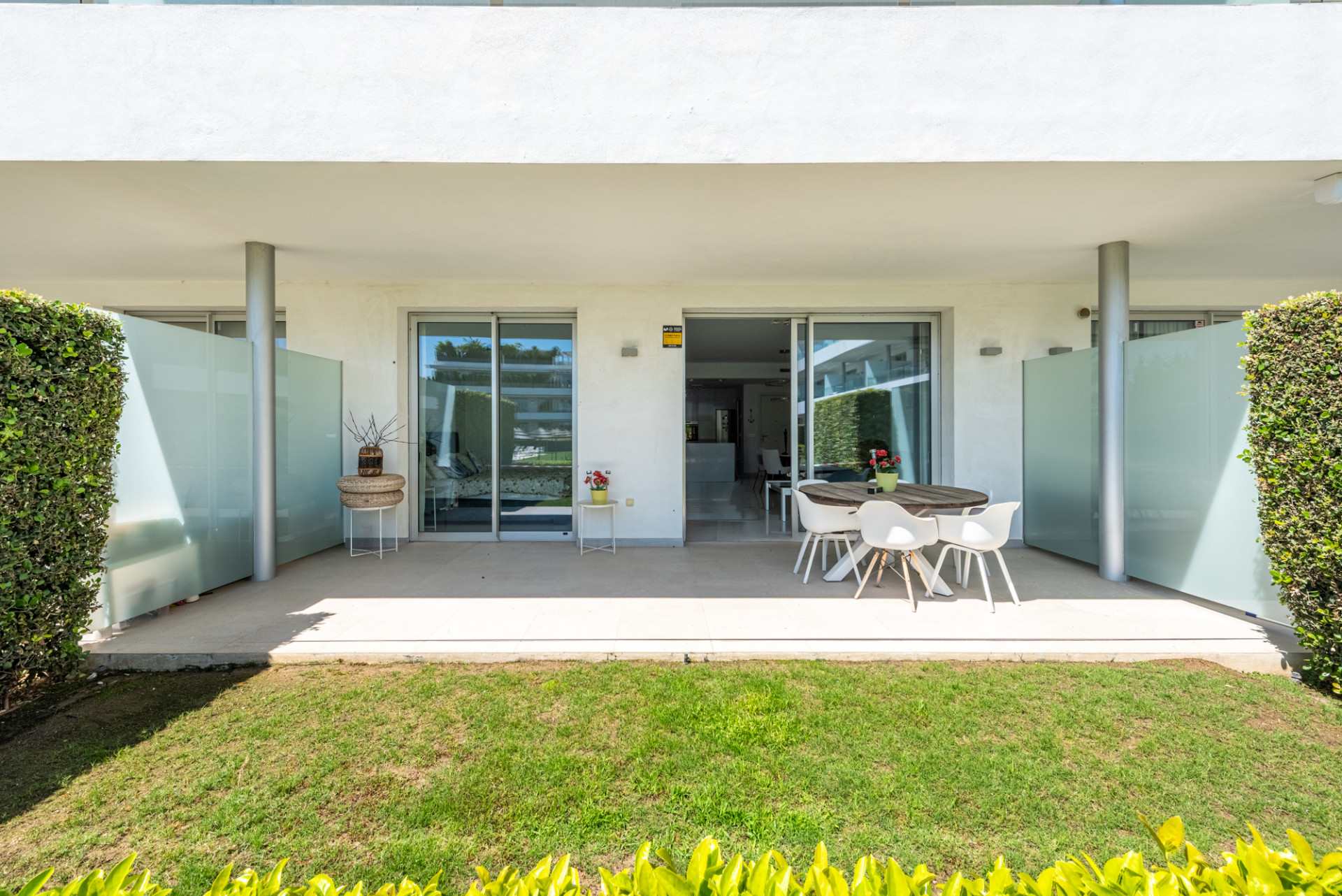 3 Bedroom Apartment in Estepona - Photo 2
