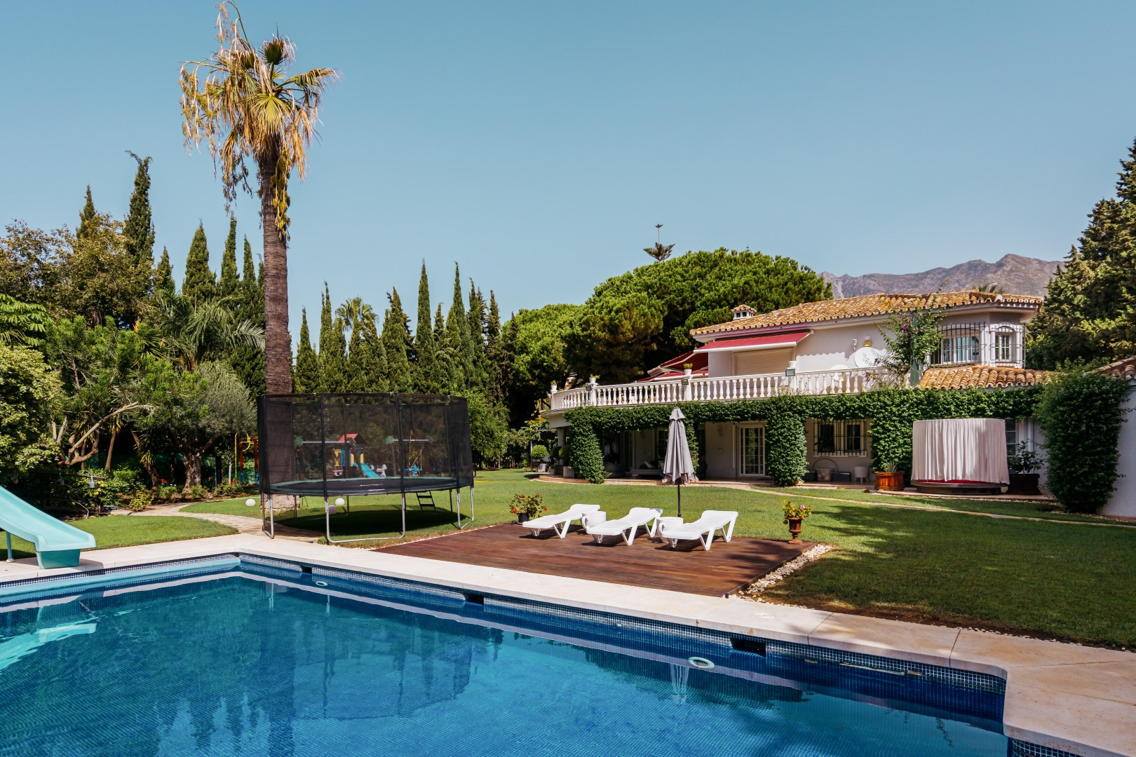 5 Bedroom Villa in Marbella - Photo 2