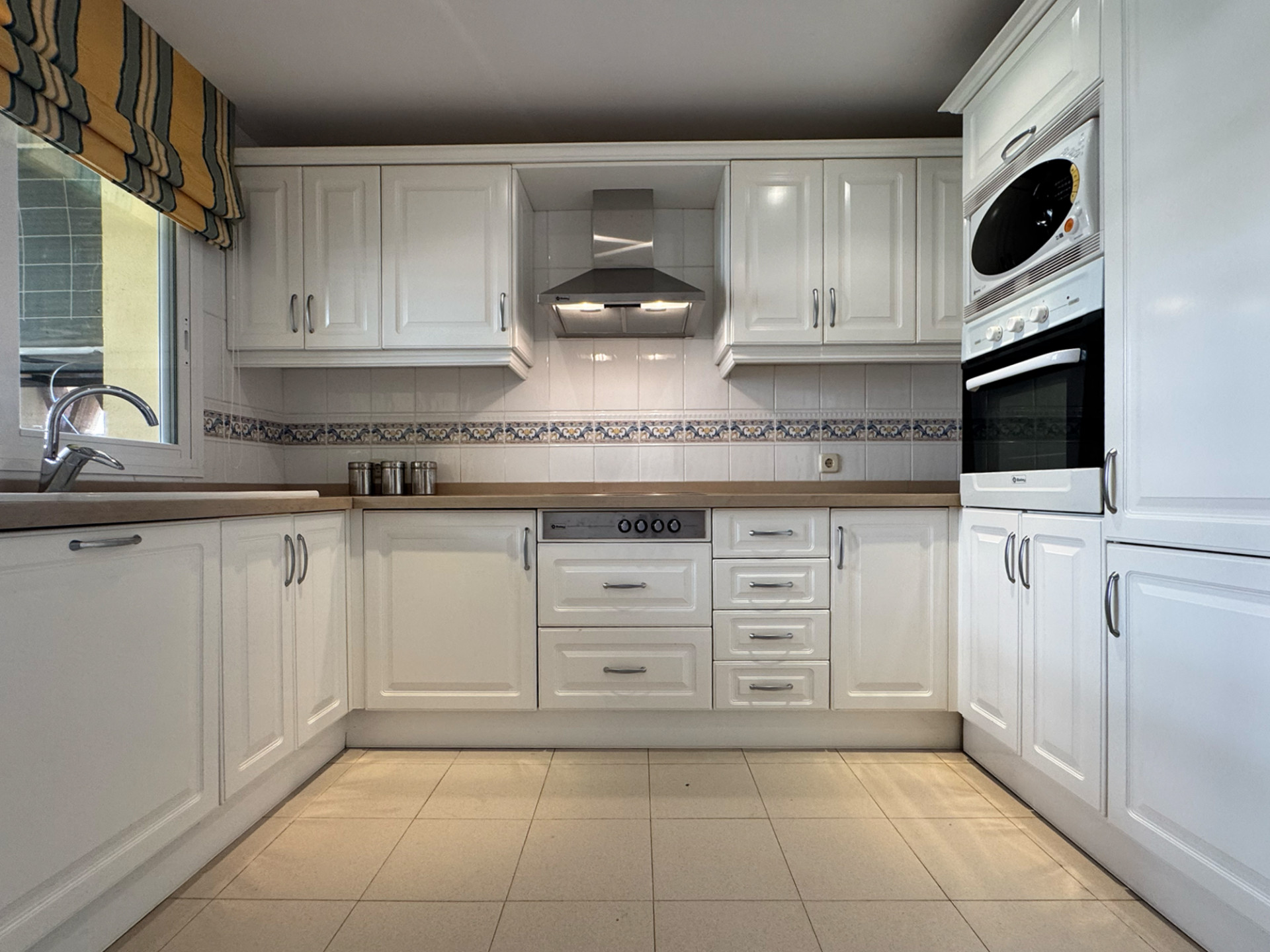 3 Bedroom Apartment in Marbella - Photo 7