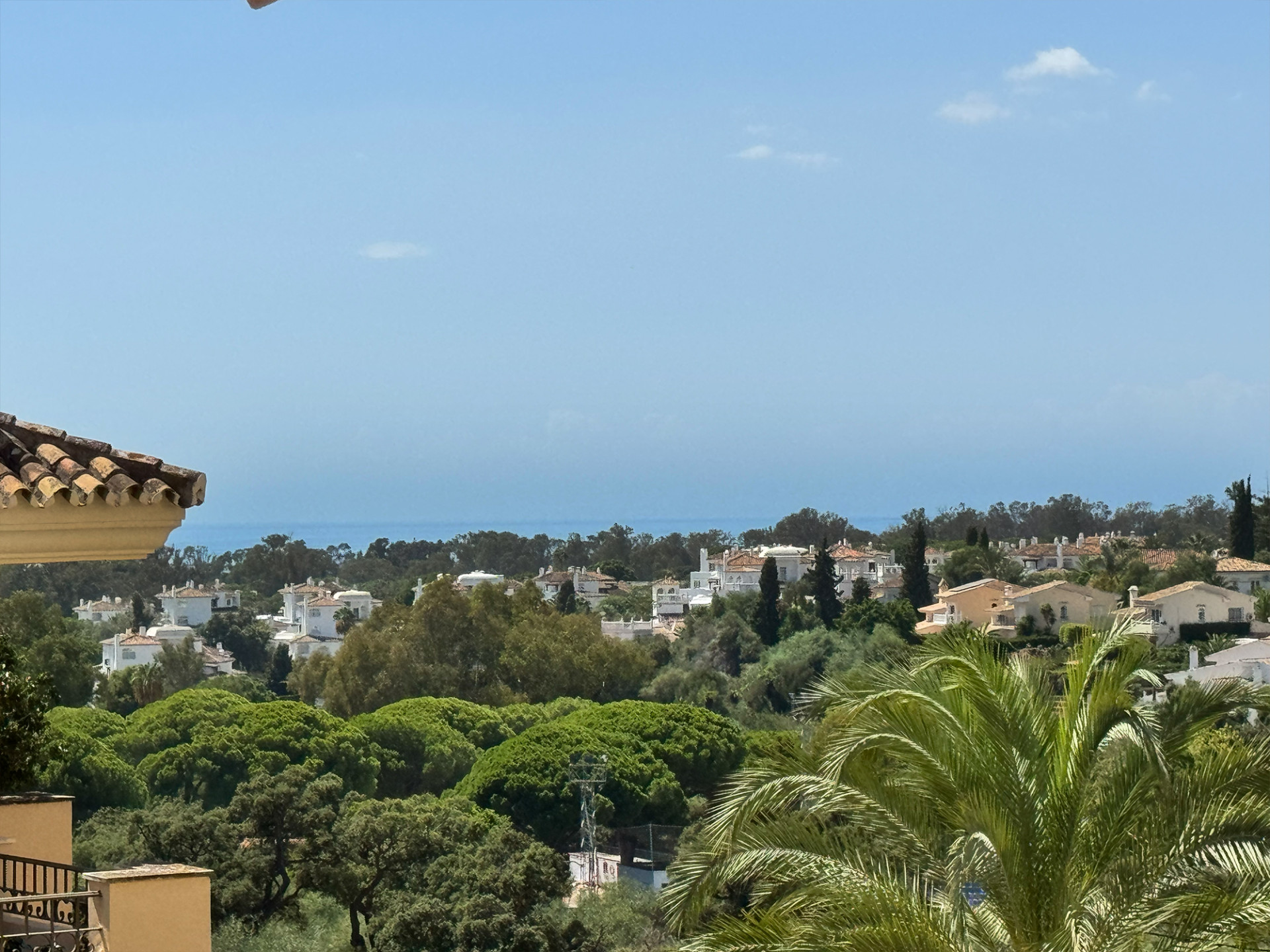 3 Bedroom Apartment in Marbella - Photo 2