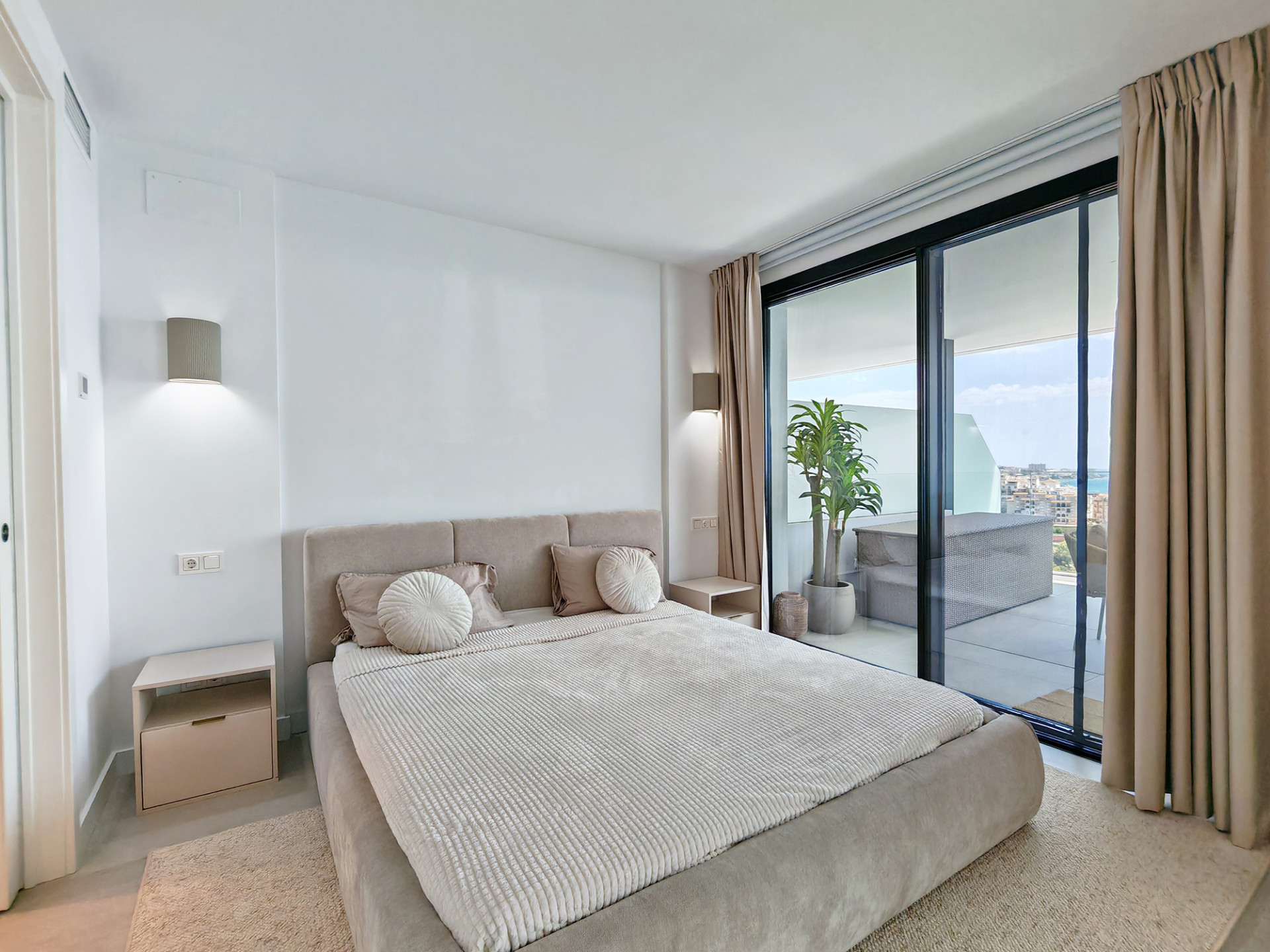 2 Bedroom Apartment in Benalmádena - Photo 7