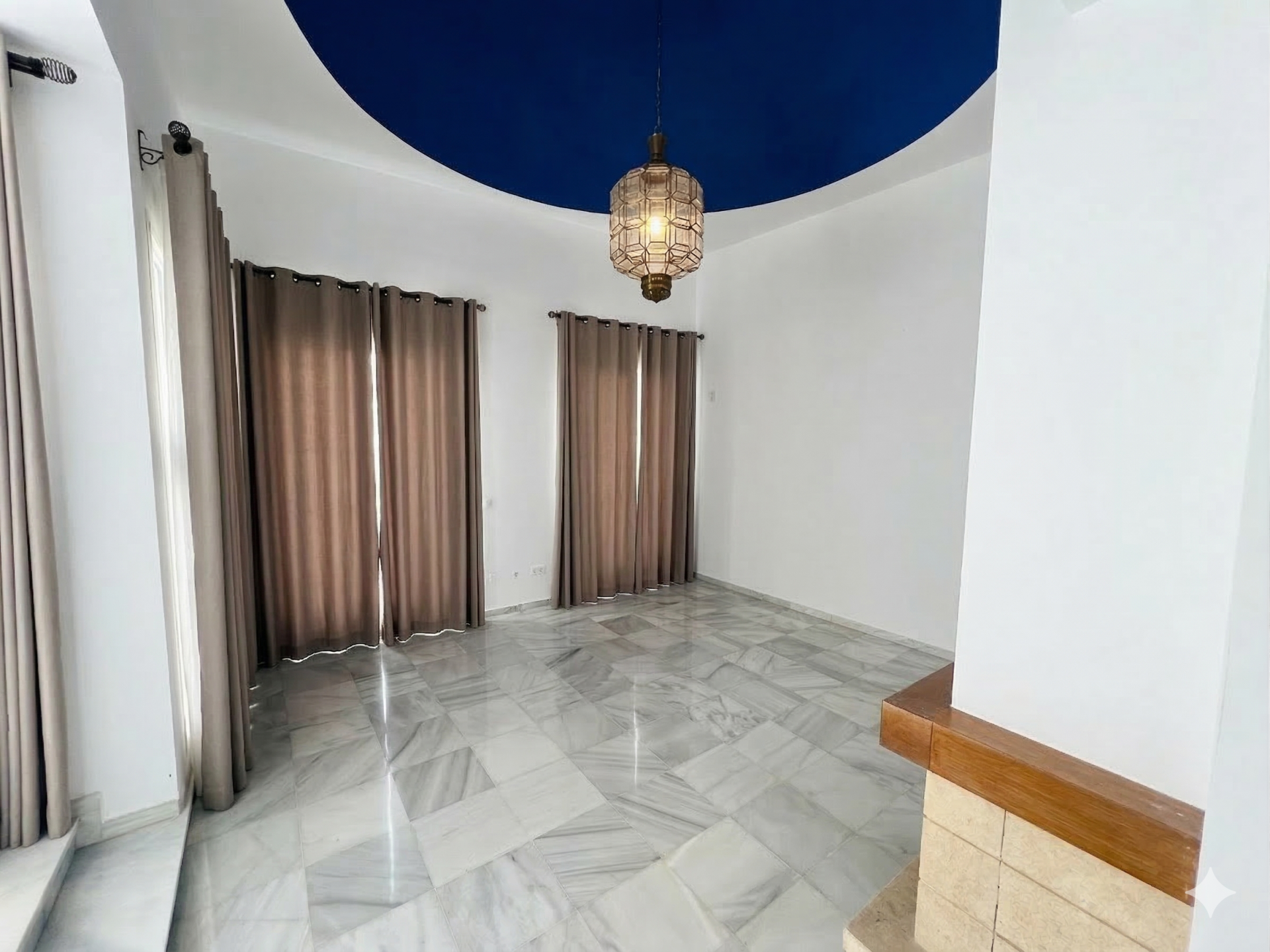 5 Bedroom Villa in Marbella - Photo 7