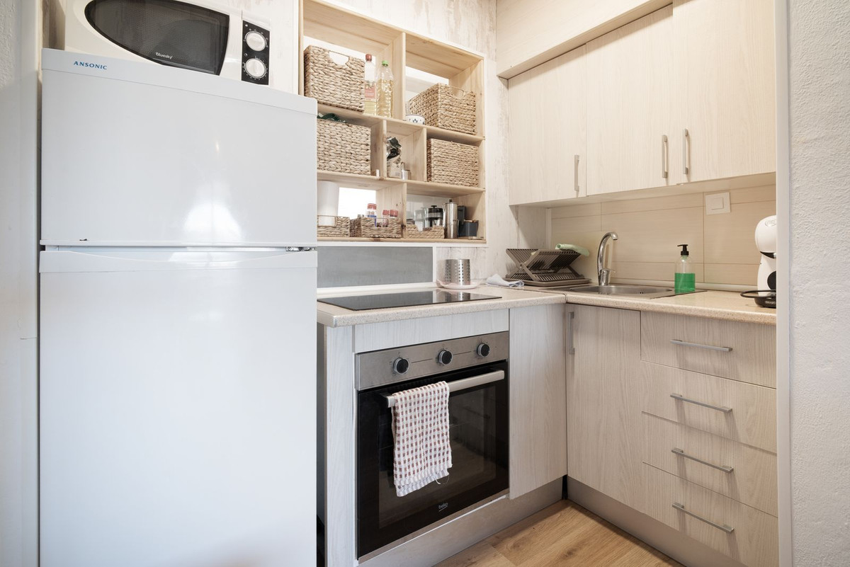 1 Bedroom Apartment in Benalmádena - Photo 11
