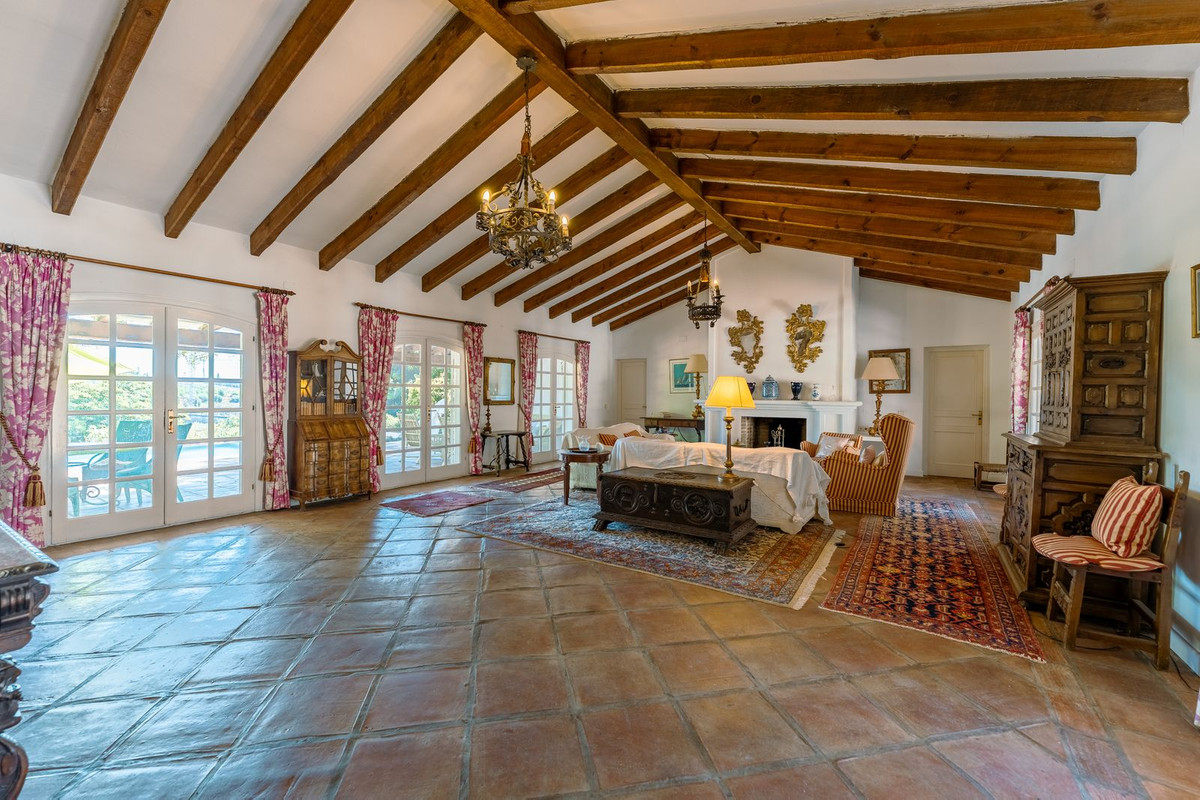 8 Bedroom Country house in Estepona - Фото 10