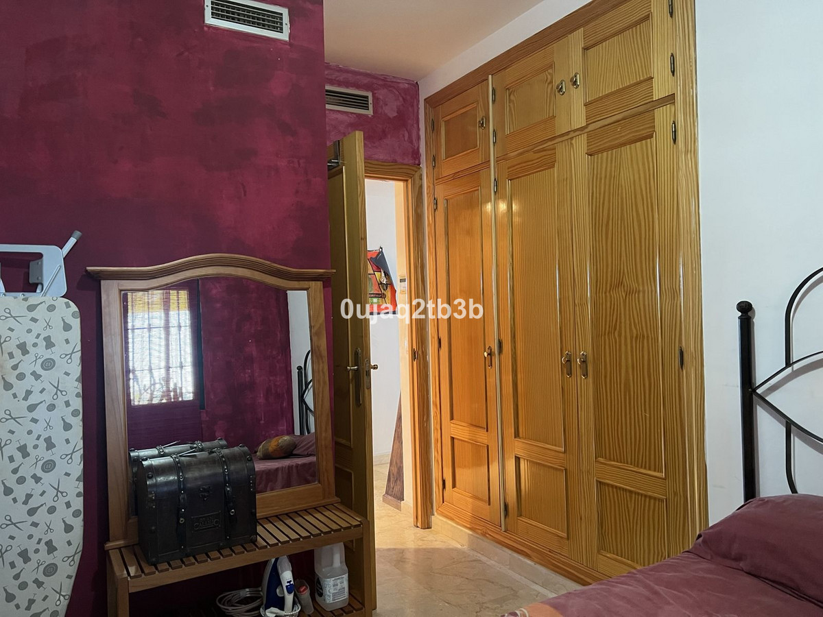 2 Bedroom Apartment in Estepona - Photo 22