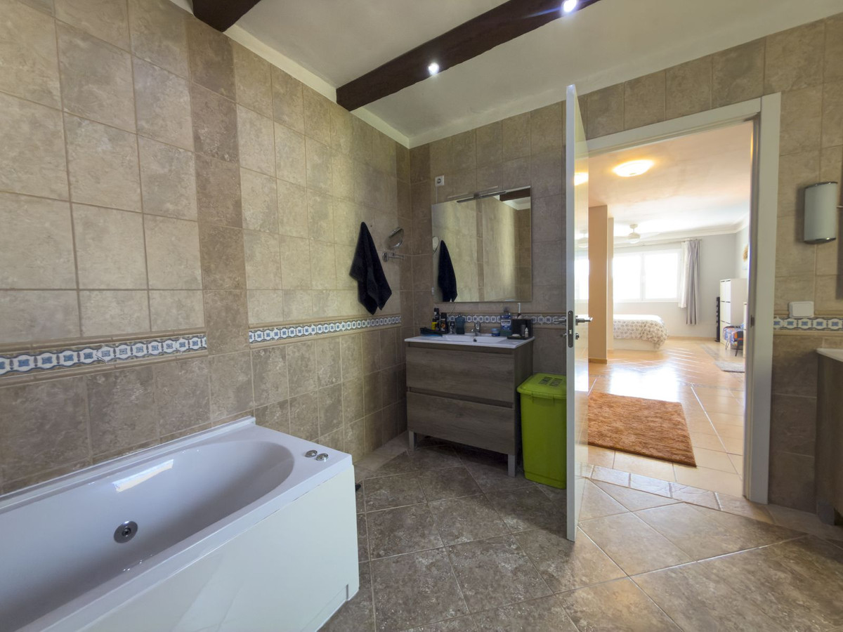 5 Bedroom Villa in Coín - Photo 55