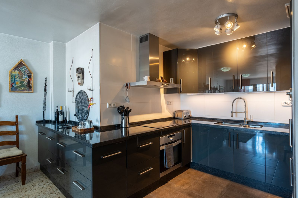 2 Bedroom Apartment in Fuengirola - Photo 35