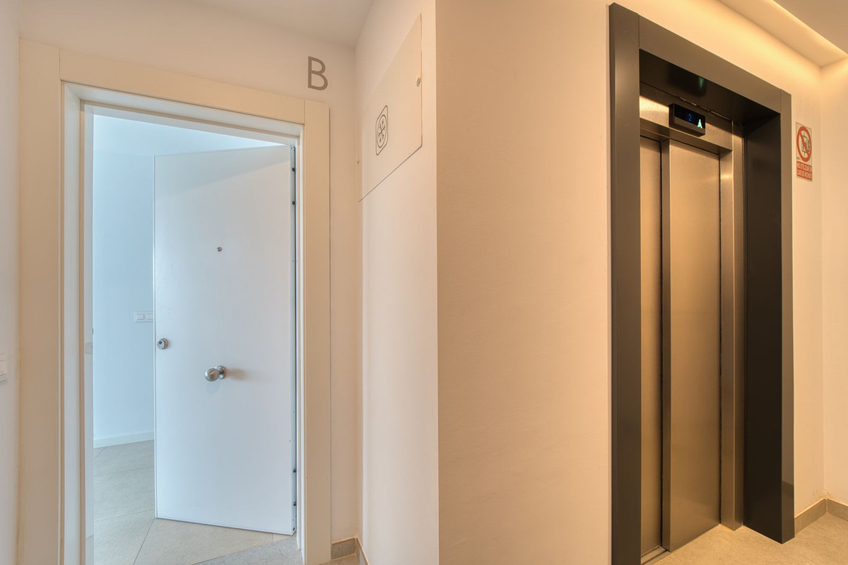 3 Bedroom Apartment in Torremolinos - Photo 6