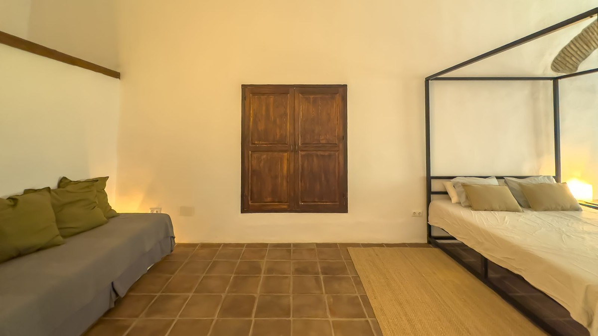 8 Bedroom Country house in Málaga - Photo 49
